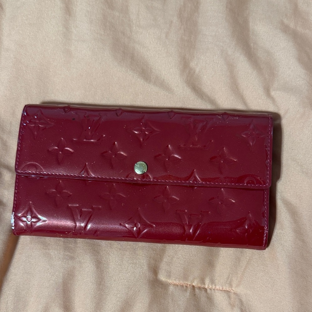 Louis Vuitton Vernis Sarah Wallet – Red – Authentic – Initials M.O.